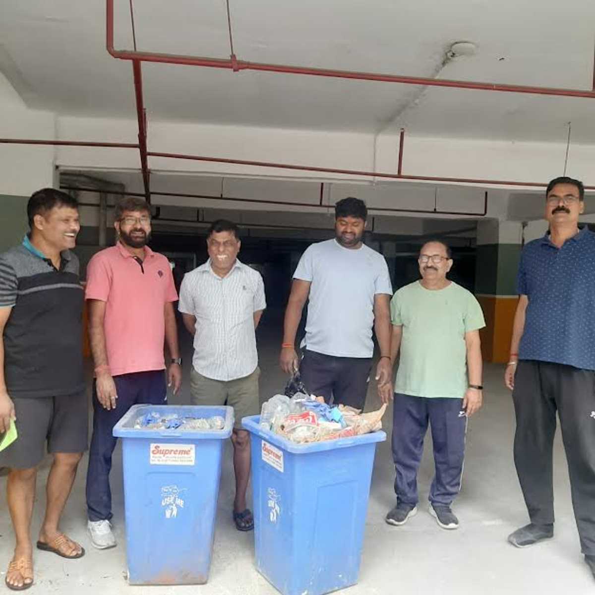 जेकेजी पाम कोर्ट के निवासियों ने चलाया स्वच्छता अभियान